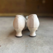 Load image into Gallery viewer, c. 1910s White Pumps | Approx Sz 5