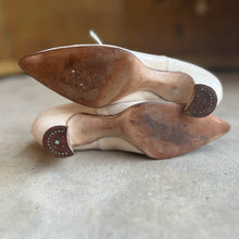 Load image into Gallery viewer, c. 1910s White Pumps | Approx Sz 5