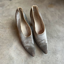 Load image into Gallery viewer, c. 1910s-1920s Lamé Pumps | Approx Sz 7.5