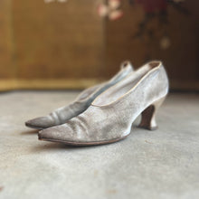Load image into Gallery viewer, c. 1910s-1920s Lamé Pumps | Approx Sz 7.5