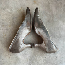 Load image into Gallery viewer, c. 1910s-1920s Lamé Pumps | Approx Sz 7.5