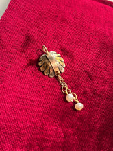 Load image into Gallery viewer, c. 1890s-1900s 18k Gold + Diamond Shell Pendant
