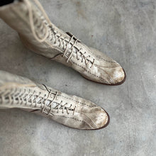 Load image into Gallery viewer, c. 1910s Cream Lace Up Boots | Approx Sz 6