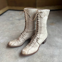 Load image into Gallery viewer, c. 1910s Cream Lace Up Boots | Approx Sz 6