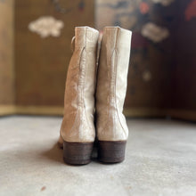 Load image into Gallery viewer, c. 1910s Cream Lace Up Boots | Approx Sz 6