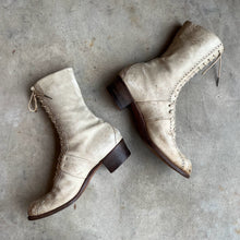 Load image into Gallery viewer, c. 1910s Cream Lace Up Boots | Approx Sz 6