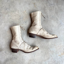 Load image into Gallery viewer, c. 1910s Cream Lace Up Boots | Approx Sz 6