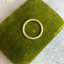 Load image into Gallery viewer, Early 19th c. 14k Gold Split Ring