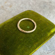 Load image into Gallery viewer, Early 19th c. 14k Gold Split Ring