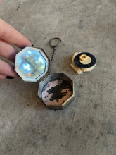 Load image into Gallery viewer, c. 1920s-1930s Finger Chain Compact