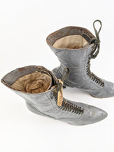 Load image into Gallery viewer, 1920s Grey Lace Up Louis Heel Boots | Approx Size 7