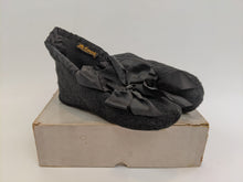 Load image into Gallery viewer, 1910s Children's Burial Slippers in Original Box