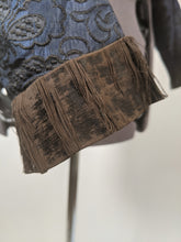 Load image into Gallery viewer, Late Victorian Bodice For Study/Display