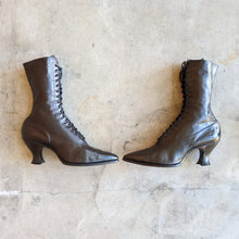 Load image into Gallery viewer, 1910s-1920s Lace Up Boots | 7-7.5 US