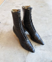 Load image into Gallery viewer, 1910s-1920s Lace Up Boots | 7-7.5 US