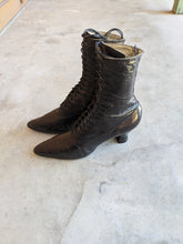 Load image into Gallery viewer, 1910s-1920s Lace Up Boots | 7.5-8 US