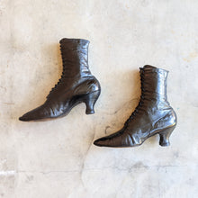 Load image into Gallery viewer, 1910s-1920s Lace Up Boots | 7.5-8 US