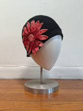 Load image into Gallery viewer, 1920s Black + Pink Cloche Hat