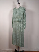 Load image into Gallery viewer, 1930s Rayon Spiderweb Novelty Print Dress