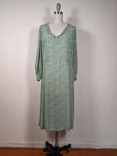 Load image into Gallery viewer, 1930s Rayon Spiderweb Novelty Print Dress