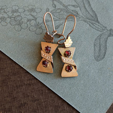 Load image into Gallery viewer, 1890s Hourglass Earrings