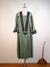 Load image into Gallery viewer, 1920s Green Linen Dress