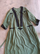 Load image into Gallery viewer, 1920s Green Linen Dress