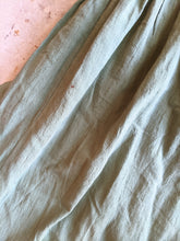 Load image into Gallery viewer, 1920s Green Linen Dress