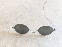 Load image into Gallery viewer, 1890s-1900s Tinted Glasses