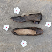 Load image into Gallery viewer, c. 1880s Leather Pumps