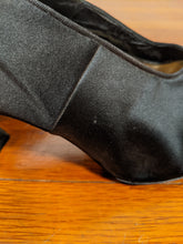 Load image into Gallery viewer, 1910s-1920s Marshall Field & Co. Silk Pumps | Sz 7.5 - 8