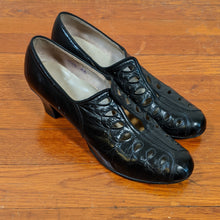 Load image into Gallery viewer, 1930s-1940s Cut Out Pumps