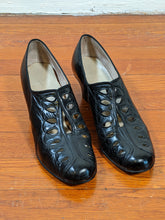 Load image into Gallery viewer, 1930s-1940s Cut Out Pumps
