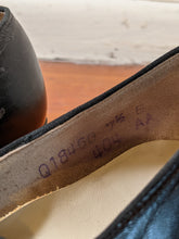 Load image into Gallery viewer, 1930s-1940s Cut Out Pumps