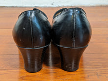 Load image into Gallery viewer, 1930s-1940s Cut Out Pumps