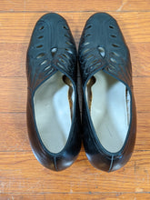 Load image into Gallery viewer, 1930s-1940s Cut Out Pumps