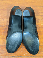 Load image into Gallery viewer, 1930s-1940s Cut Out Pumps