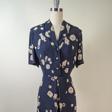 Load image into Gallery viewer, 1940s Novelty Print Rayon Dress