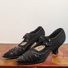 Load image into Gallery viewer, c. 1910s-1920s Black Suede Heels | Approx Sz 8