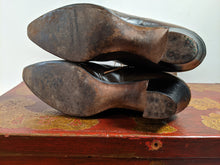 Load image into Gallery viewer, c. 1910s Brown Lace Up Boots | Approx Sz 7