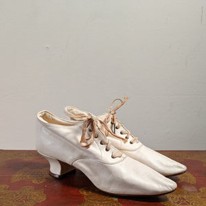 c. 1890s White Kid Leather Shoes | Approx Sz 4-5