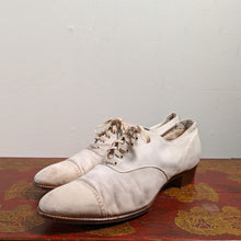Load image into Gallery viewer, c. 1920s White Nubuck Oxfords | Approx Sz 7
