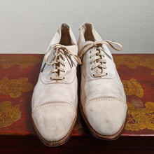 Load image into Gallery viewer, c. 1920s White Nubuck Oxfords | Approx Sz 7
