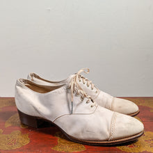 Load image into Gallery viewer, c. 1920s White Nubuck Oxfords | Approx Sz 7