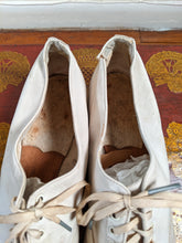 Load image into Gallery viewer, c. 1920s White Nubuck Oxfords | Approx Sz 7