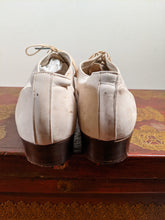 Load image into Gallery viewer, c. 1920s White Nubuck Oxfords | Approx Sz 7