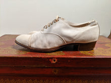Load image into Gallery viewer, c. 1920s White Nubuck Oxfords | Approx Sz 7