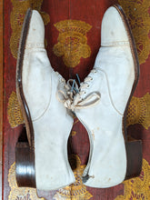 Load image into Gallery viewer, c. 1920s White Nubuck Oxfords | Approx Sz 7