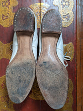 Load image into Gallery viewer, c. 1920s White Nubuck Oxfords | Approx Sz 7