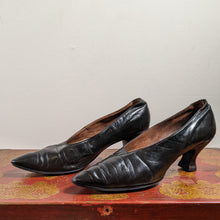 Load image into Gallery viewer, c. 1910s-1920s Black Leather Pumps | Approx Sz 8